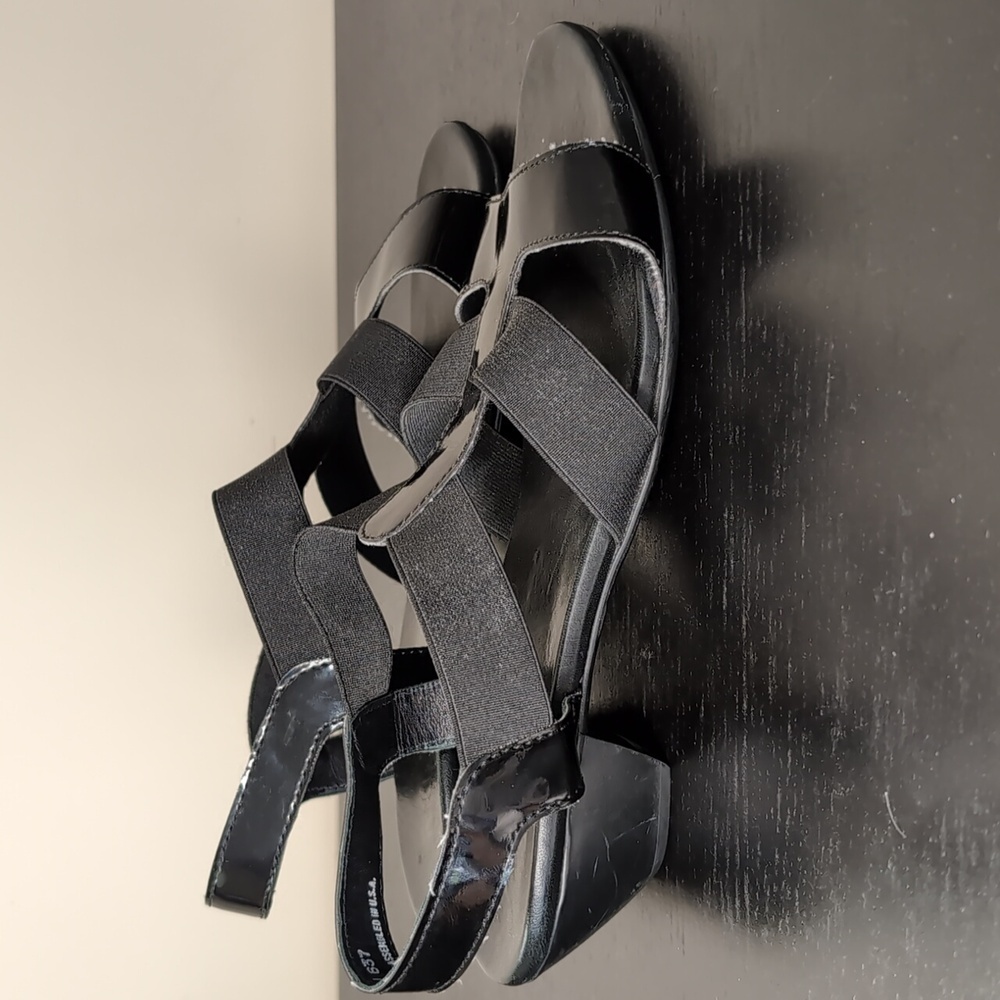 Munro American Black Minimalist Sandals Size women's 9.5